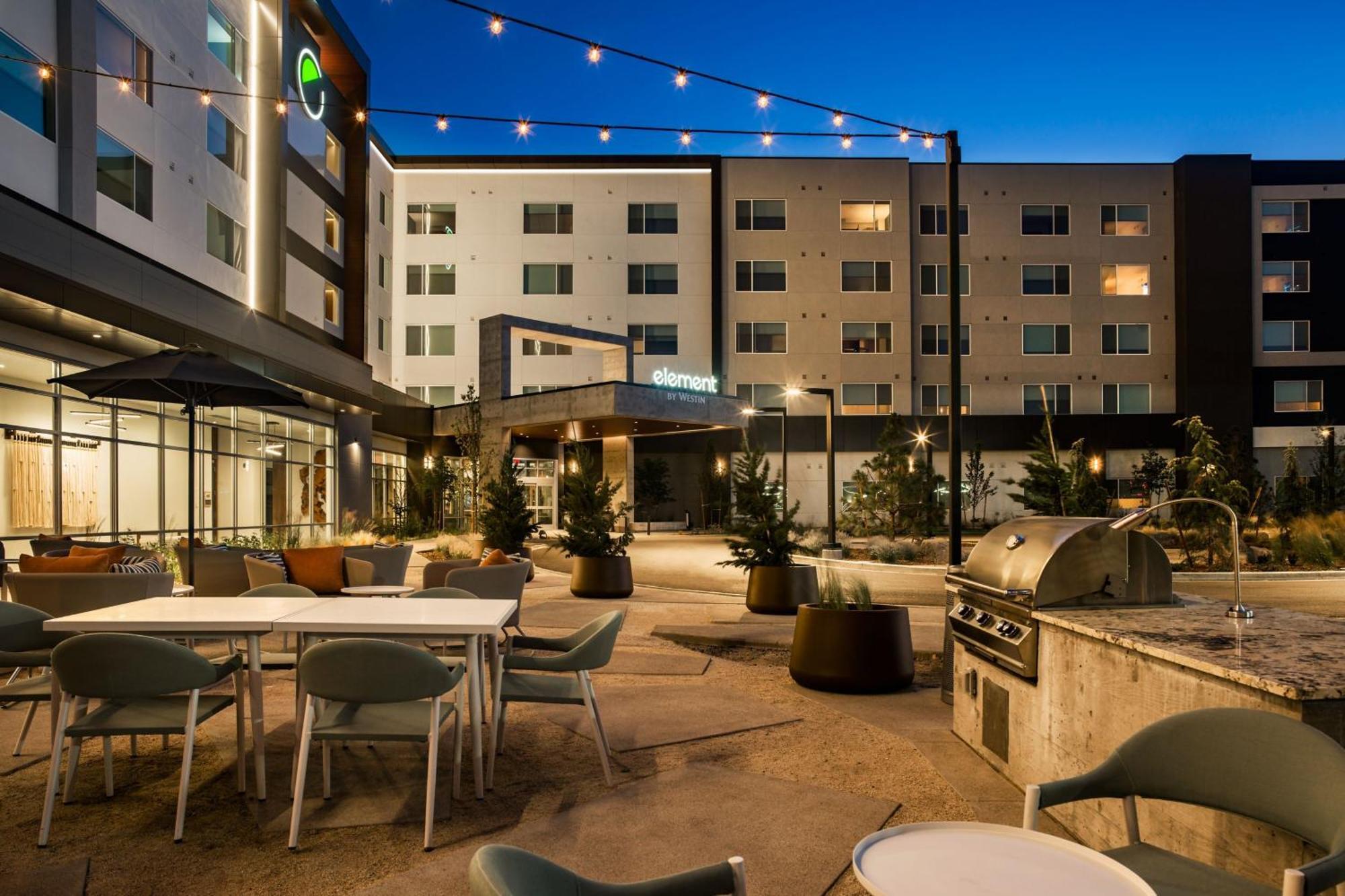 Element Reno Experience District Hotel Bagian luar foto