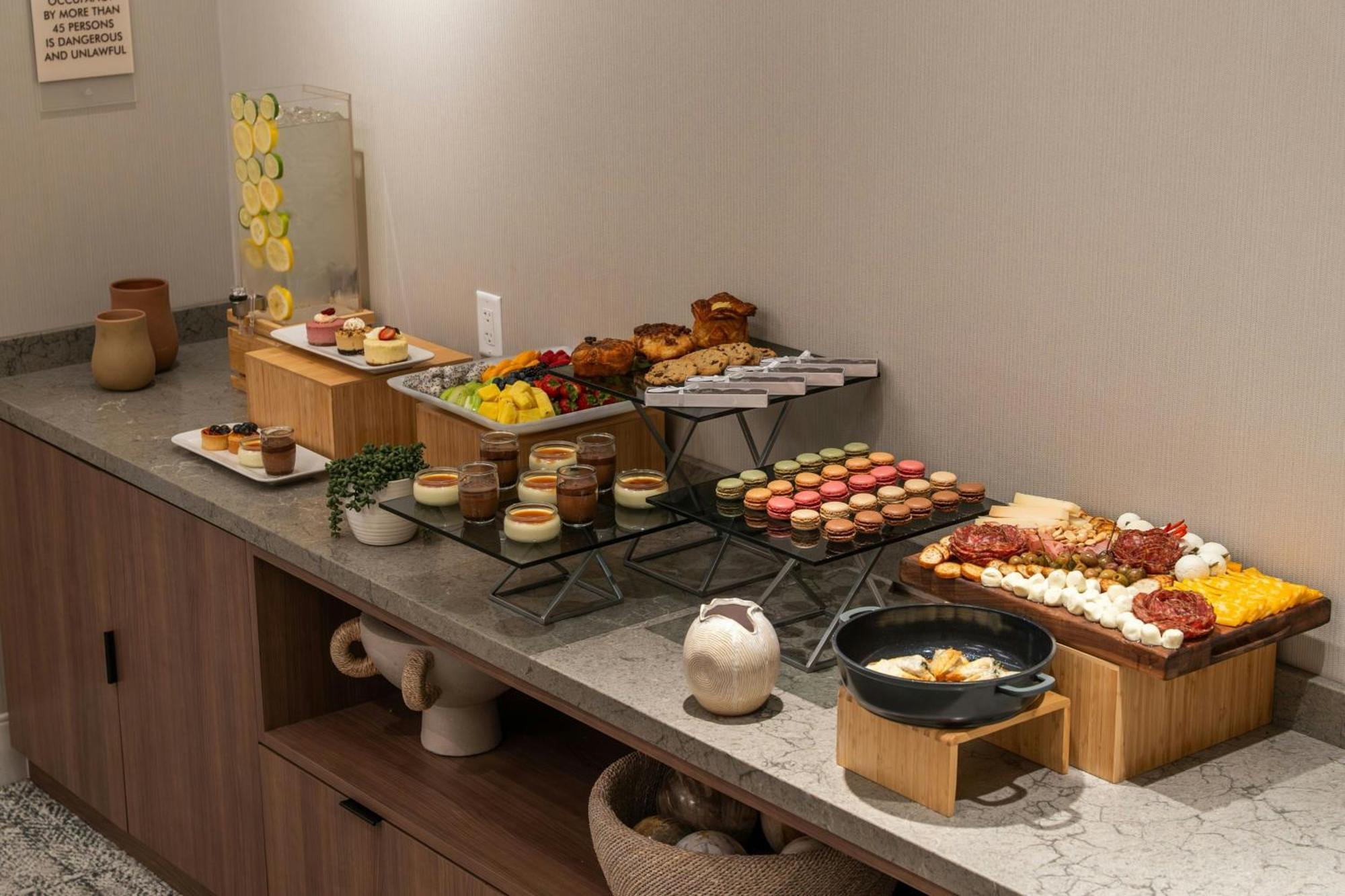 Element Reno Experience District Hotel Bagian luar foto